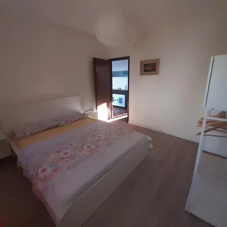 بيت للعطل House Ivica *
